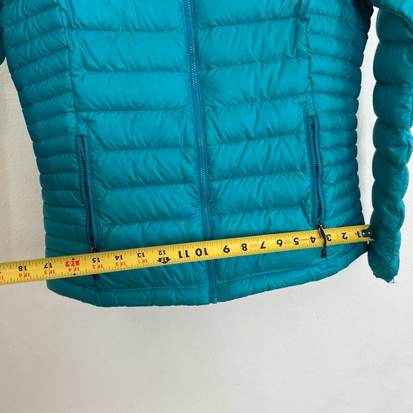 Patagonia Women's Teal Down Jacket - Picture 11 of 11
